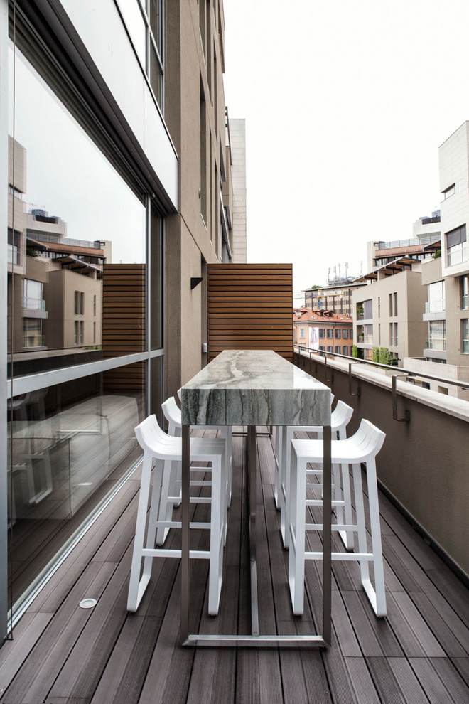Photo of a small contemporary balcony in Milan.