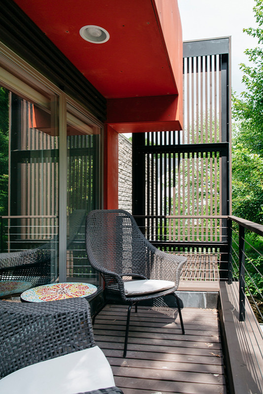 Balcony - modern balcony idea in Omaha
