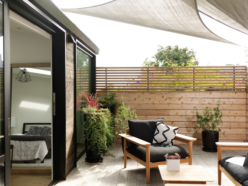 Источник вдохновения для домашнего уюта: балкон и лоджия в стиле кантри с забором