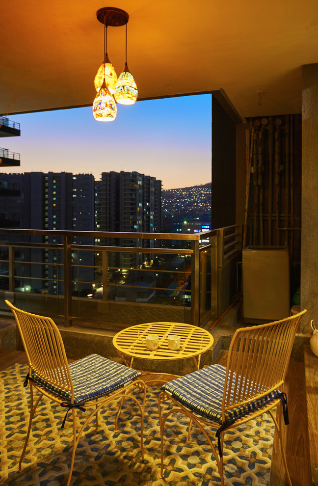 Inspiration for a contemporary apartment balcony in Mumbai.