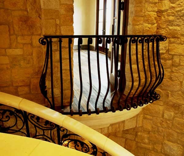 Photo of a small traditional metal railing staircase in Los Angeles.