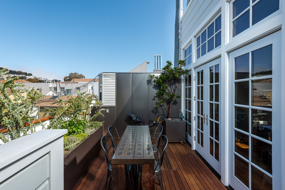 Inspiration for a classic balcony in San Francisco with no cover.