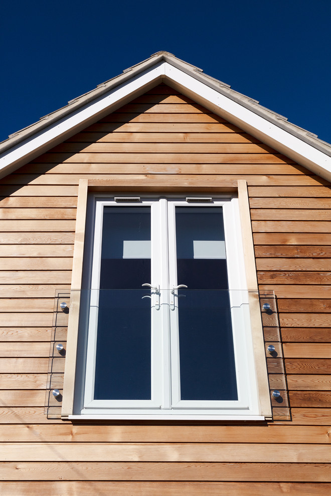 Idées déco pour un balcon contemporain avec un garde-corps en verre.