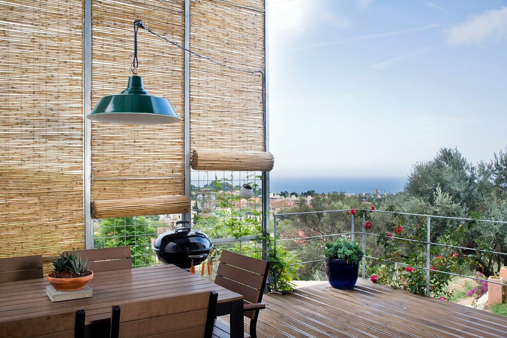 Идея дизайна: балкон и лоджия среднего размера в современном стиле с зоной барбекю без защиты от солнца