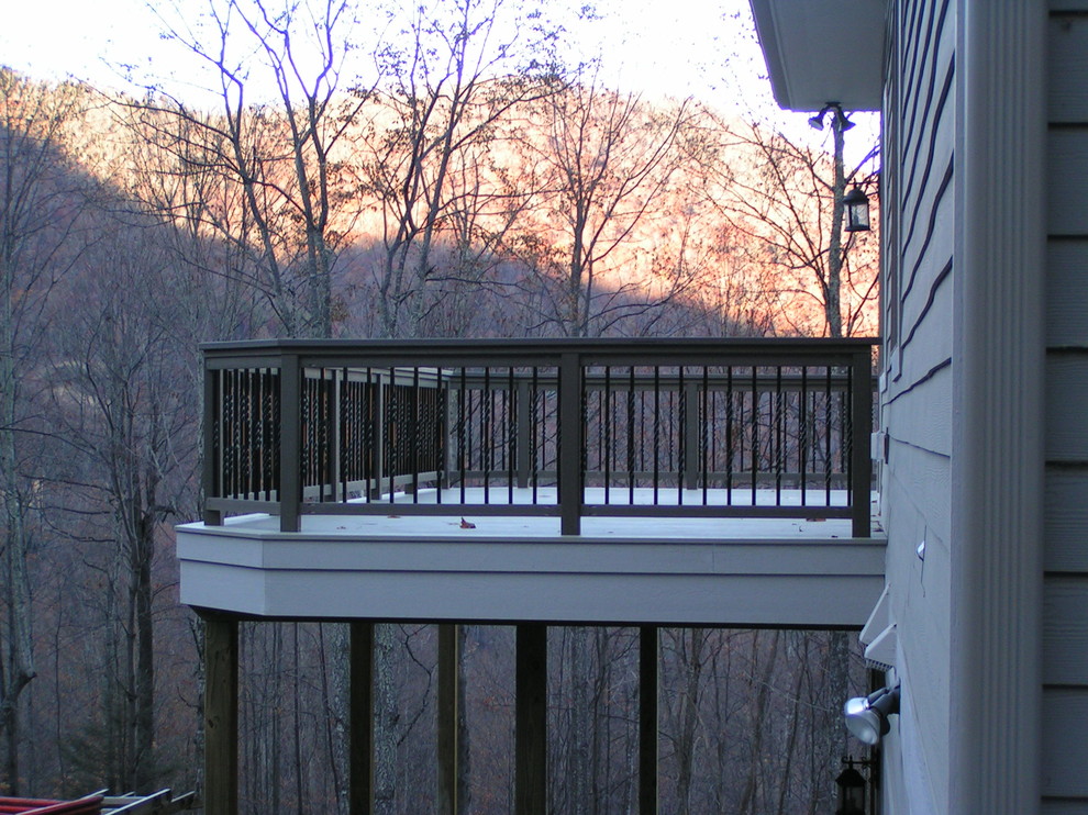 Стильный дизайн: балкон и лоджия среднего размера в классическом стиле без защиты от солнца - последний тренд