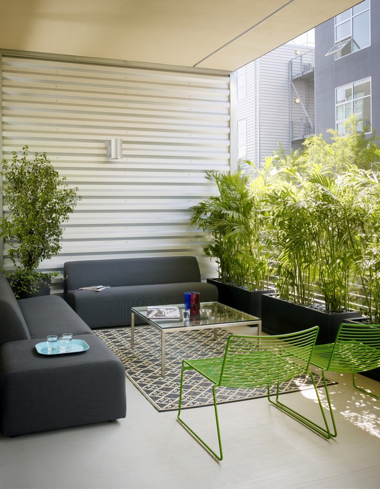 Example of an urban privacy balcony design in Los Angeles with a roof extension