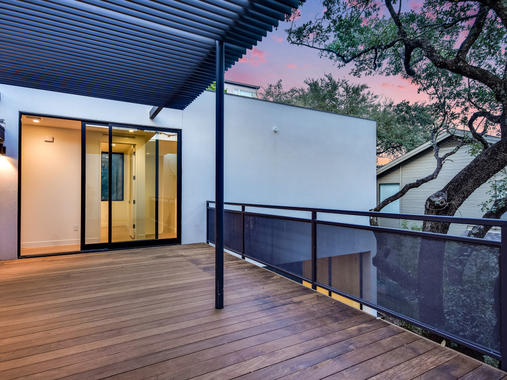 Источник вдохновения для домашнего уюта: пергола на балконе среднего размера в современном стиле с металлическими перилами