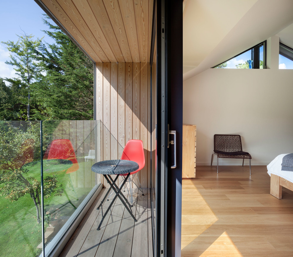 This is an example of a contemporary balcony in Sussex.