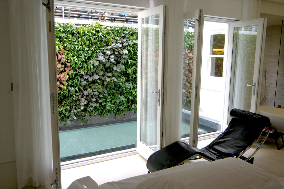 Photo of a medium sized contemporary balcony in London.