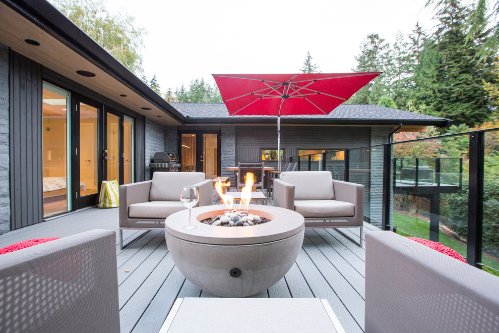 Design ideas for a large contemporary balcony in Vancouver with no cover and a bbq area.