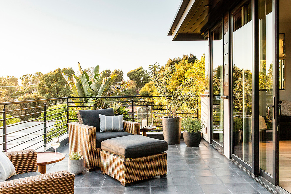 Design ideas for a contemporary balcony in Los Angeles.