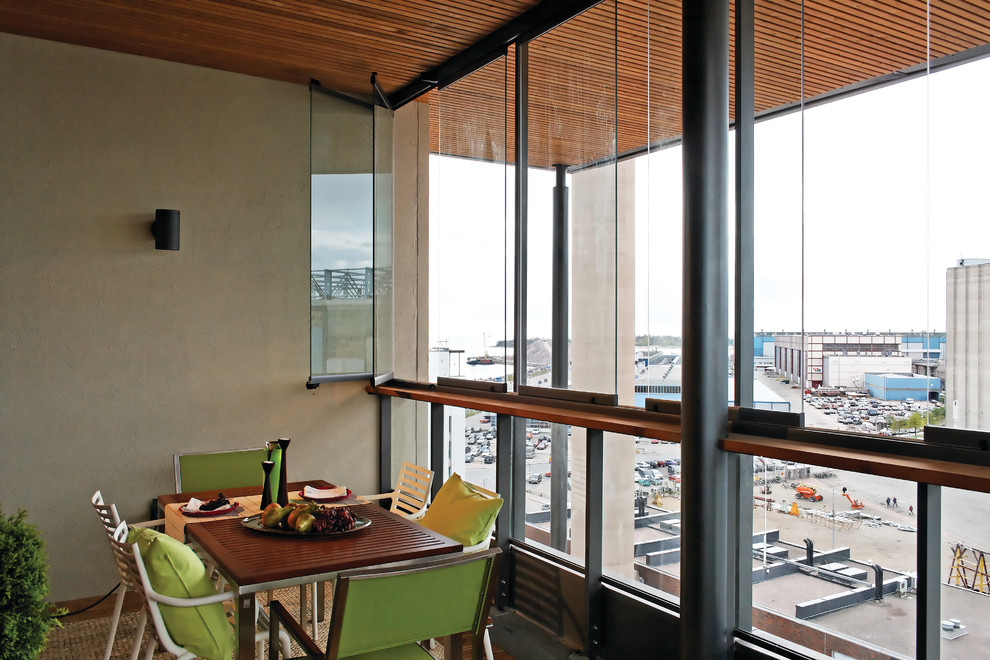 Источник вдохновения для домашнего уюта: балкон и лоджия в современном стиле с навесом