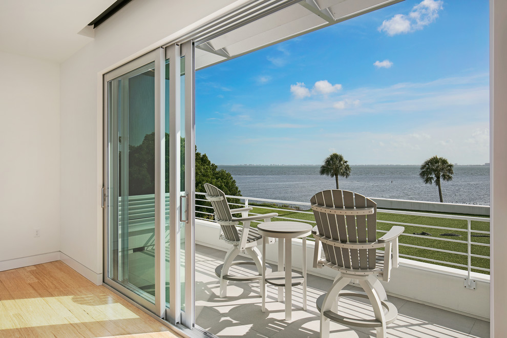 Medium sized modern balcony in Tampa.