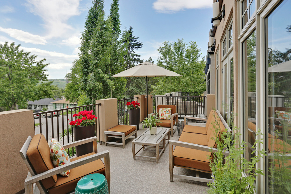 Example of a mid-sized trendy balcony design in Calgary