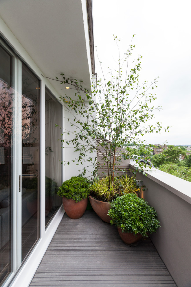 Inspiration for a contemporary balcony remodel in London
