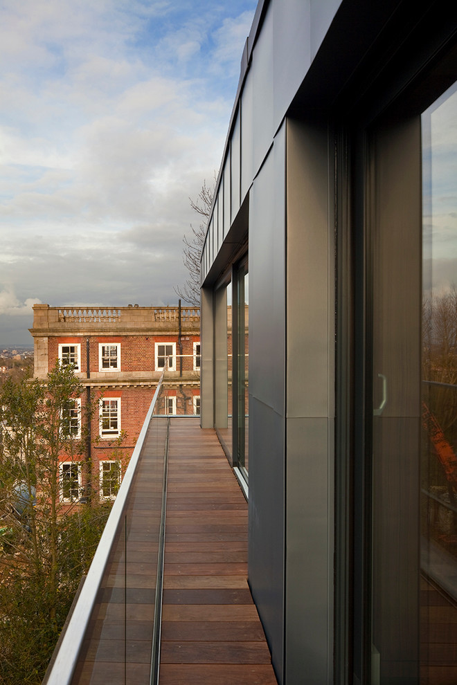 Example of a trendy balcony design in London