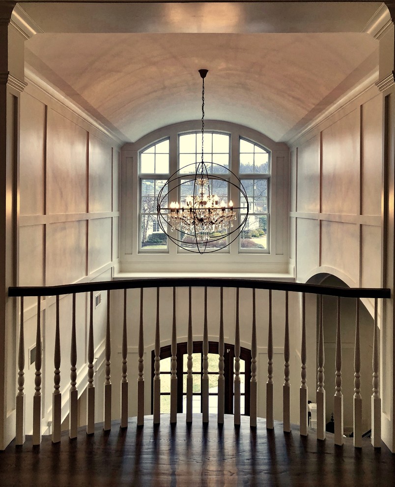 На фото: балкон и лоджия в стиле неоклассика (современная классика)