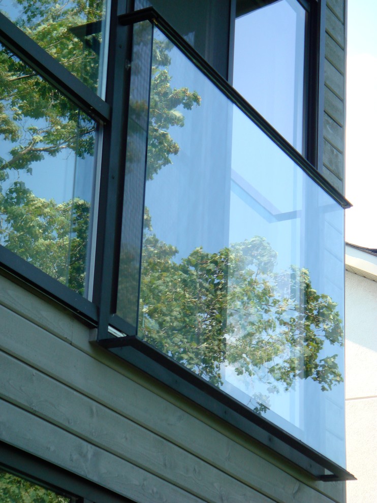 Ravine House juliet balcony Modern Balcony Toronto by ZAXIS
