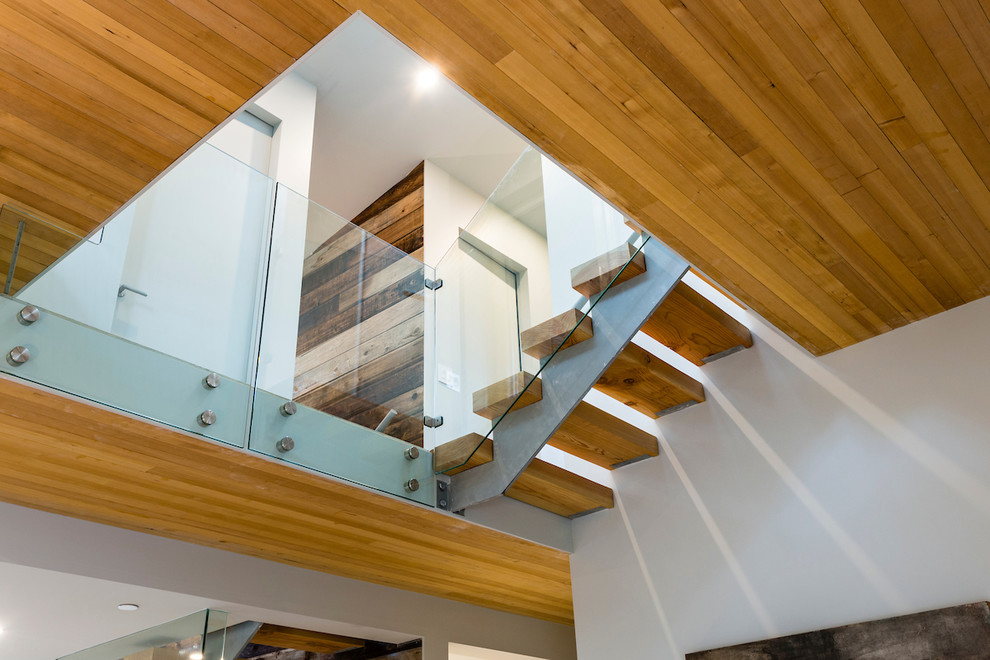 Mittelgroße Moderne Treppe in Vancouver
