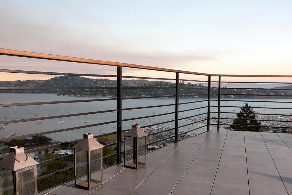 Balcony - modern balcony idea in San Francisco