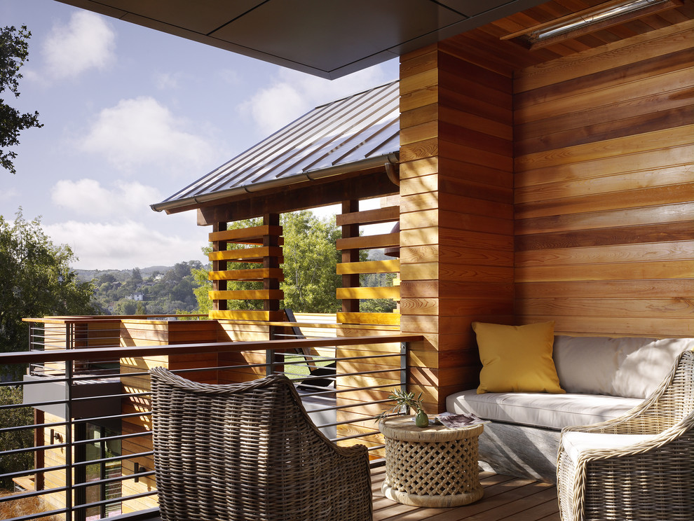 Свежая идея для дизайна: балкон и лоджия в современном стиле с навесом - отличное фото интерьера