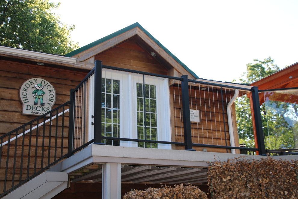 Идея дизайна: маленький балкон и лоджия в современном стиле для на участке и в саду