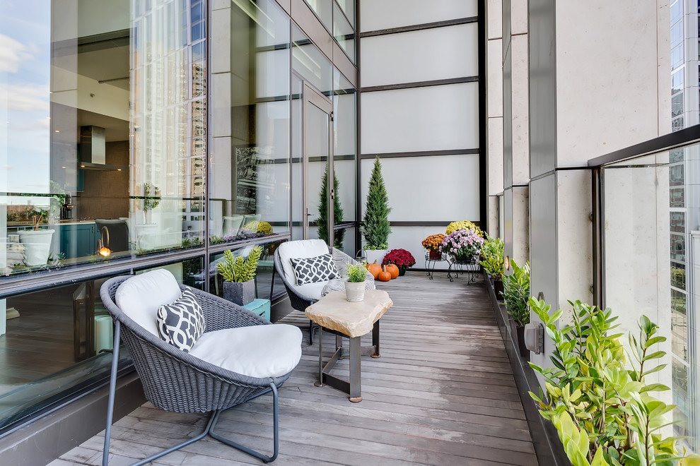 Inspiration for a contemporary apartment balcony in New York.