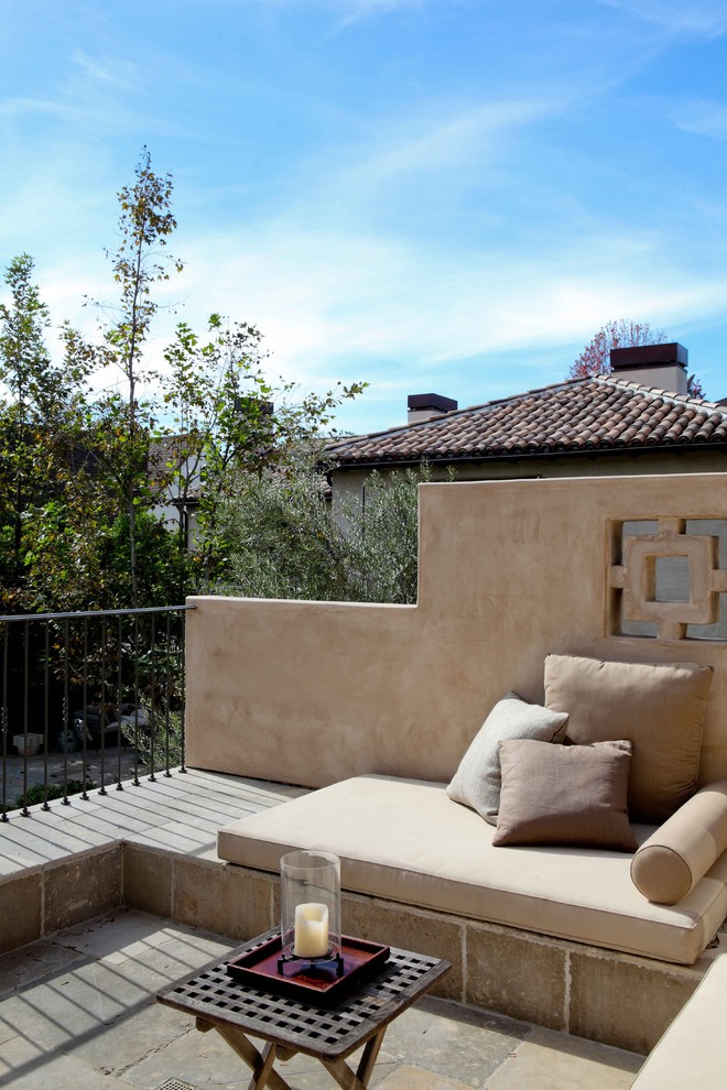 Example of a tuscan balcony design in Los Angeles