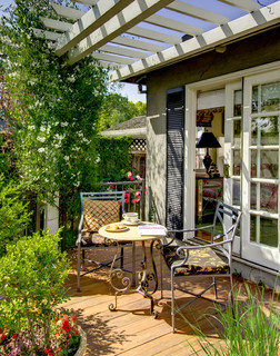 Six Backyard Ideas for Indoor-Outdoor Flow - ShadeFX