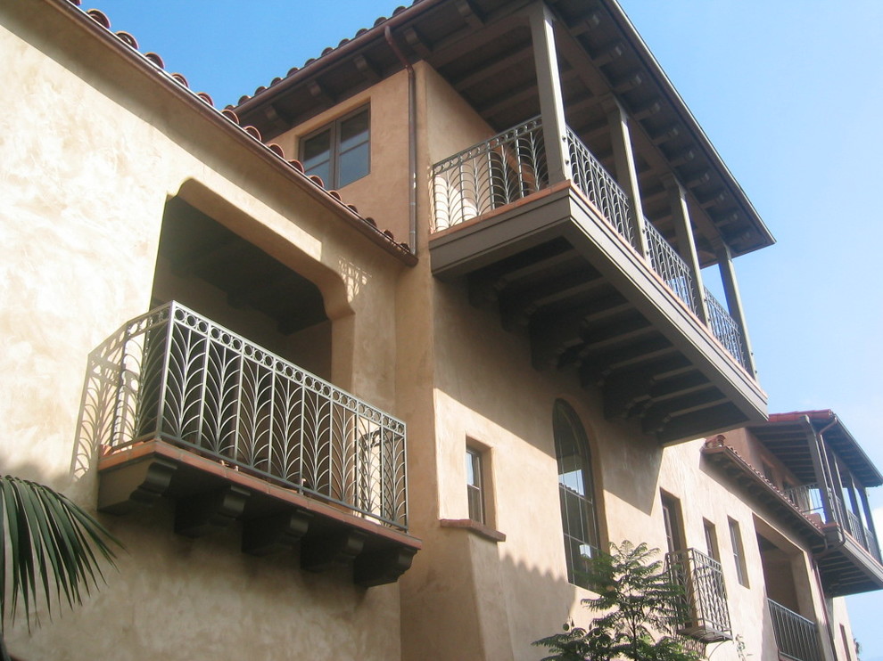 Idéer för att renovera en mellanstor vintage balkong, med takförlängning