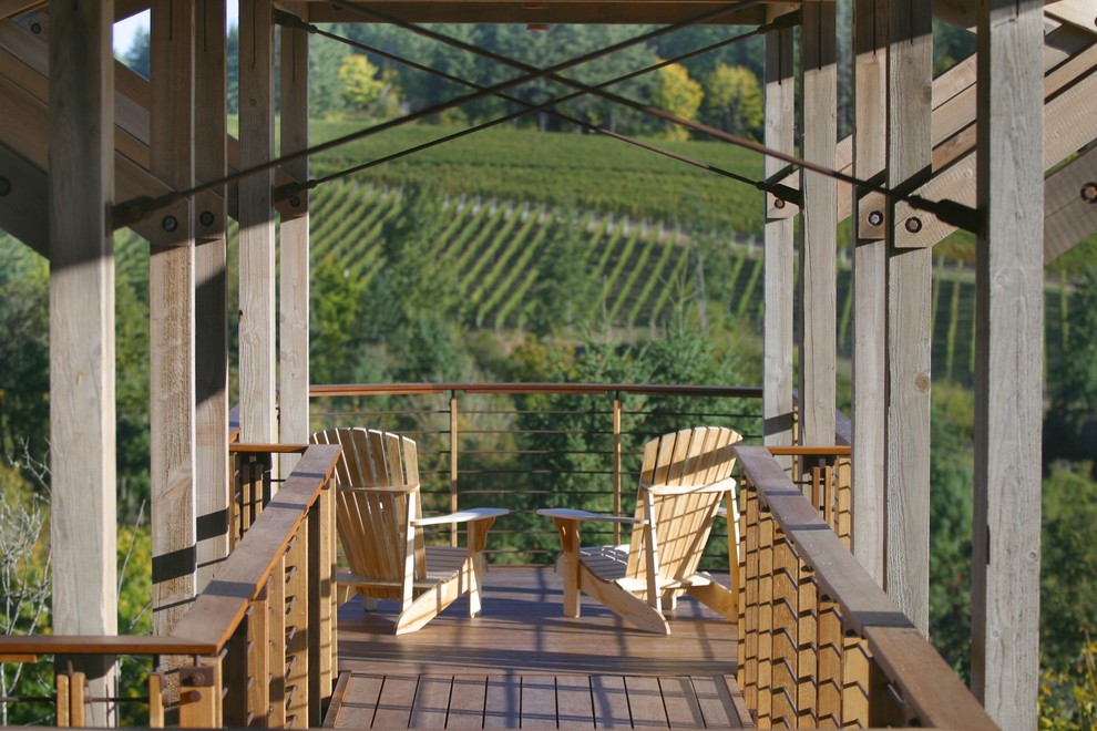 Diseño de balcones de estilo de casa de campo grande en anexo de casas