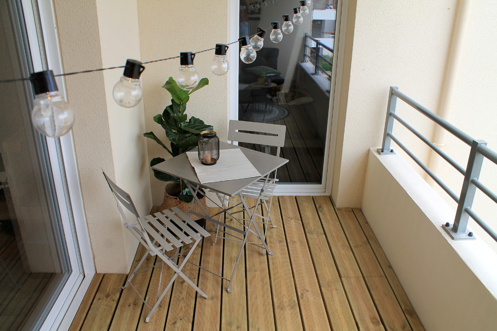 Aménagement d'un petit balcon moderne.