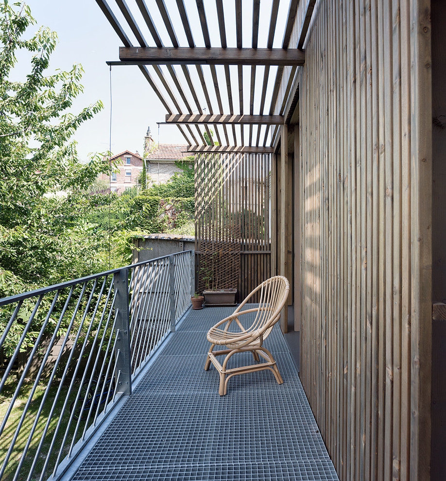 Идея дизайна: балкон и лоджия среднего размера в скандинавском стиле с забором