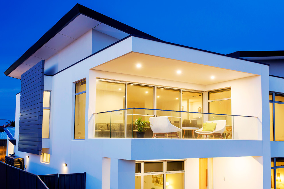 Источник вдохновения для домашнего уюта: большой балкон и лоджия в стиле модернизм