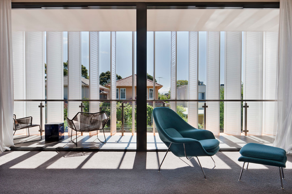 Diseño de balcones minimalista en anexo de casas con privacidad
