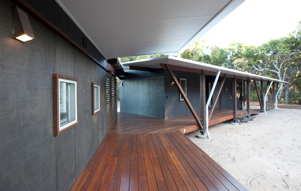 Kleiner, Überdachter Moderner Balkon in Sunshine Coast