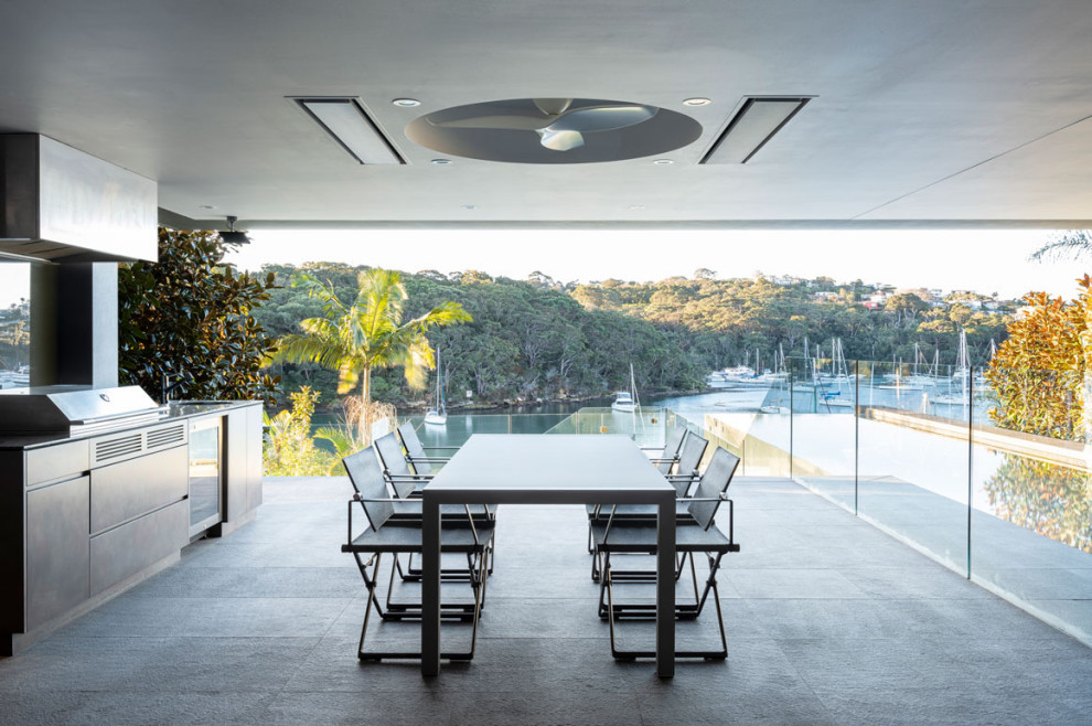 Inspiration for a contemporary balcony remodel in Sydney