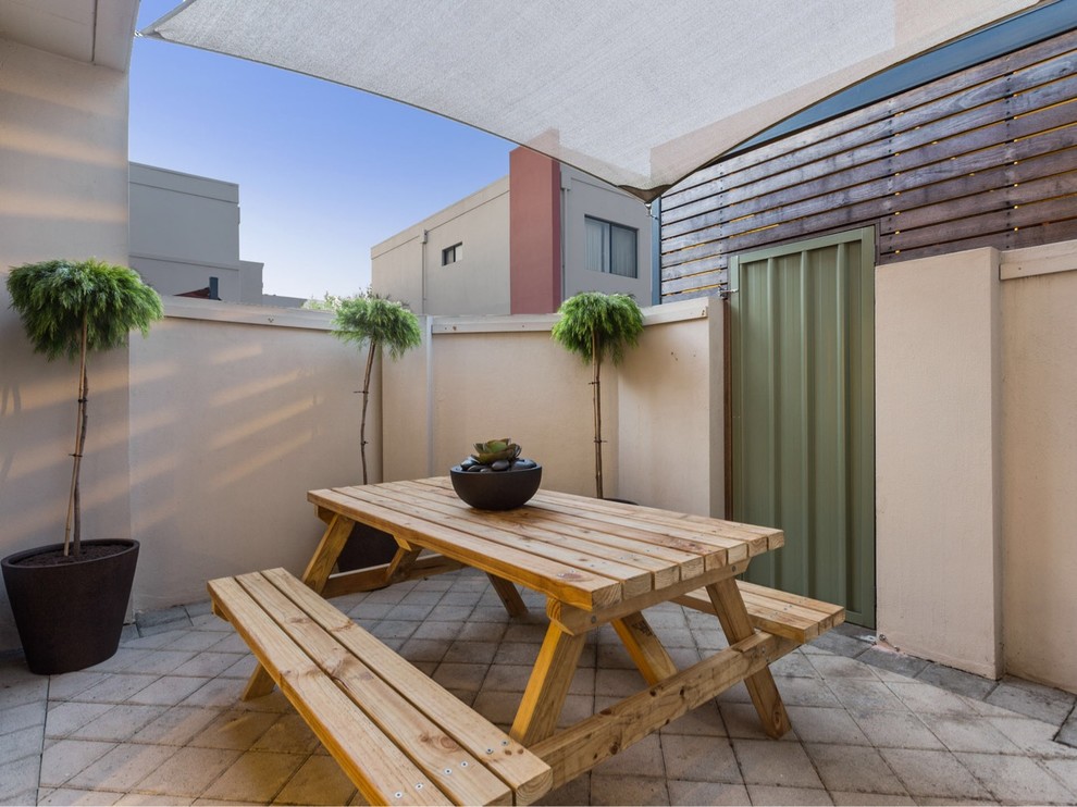 Example of a minimalist balcony design in Perth