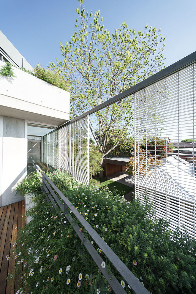На фото: балкон и лоджия в стиле модернизм