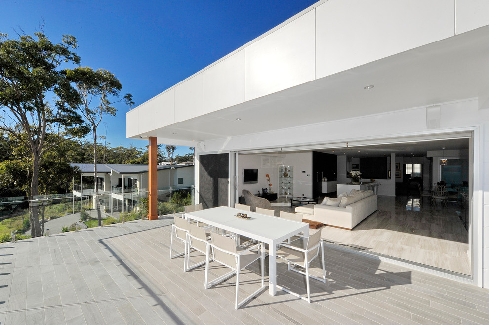 Photo of a modern balcony in Newcastle - Maitland with a roof extension.