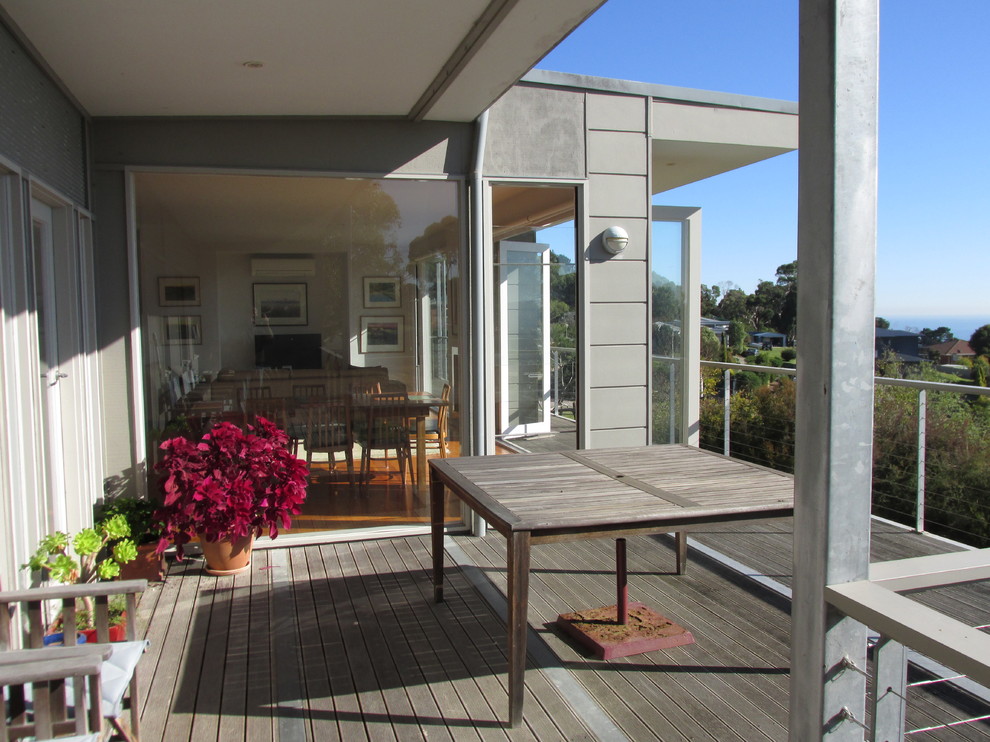 Inspiration for a small contemporary balcony remodel in Melbourne with a roof extension