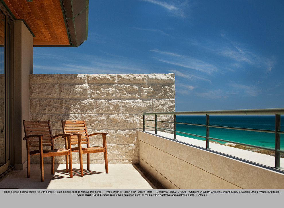 Balcony - mid-sized coastal balcony idea in Perth