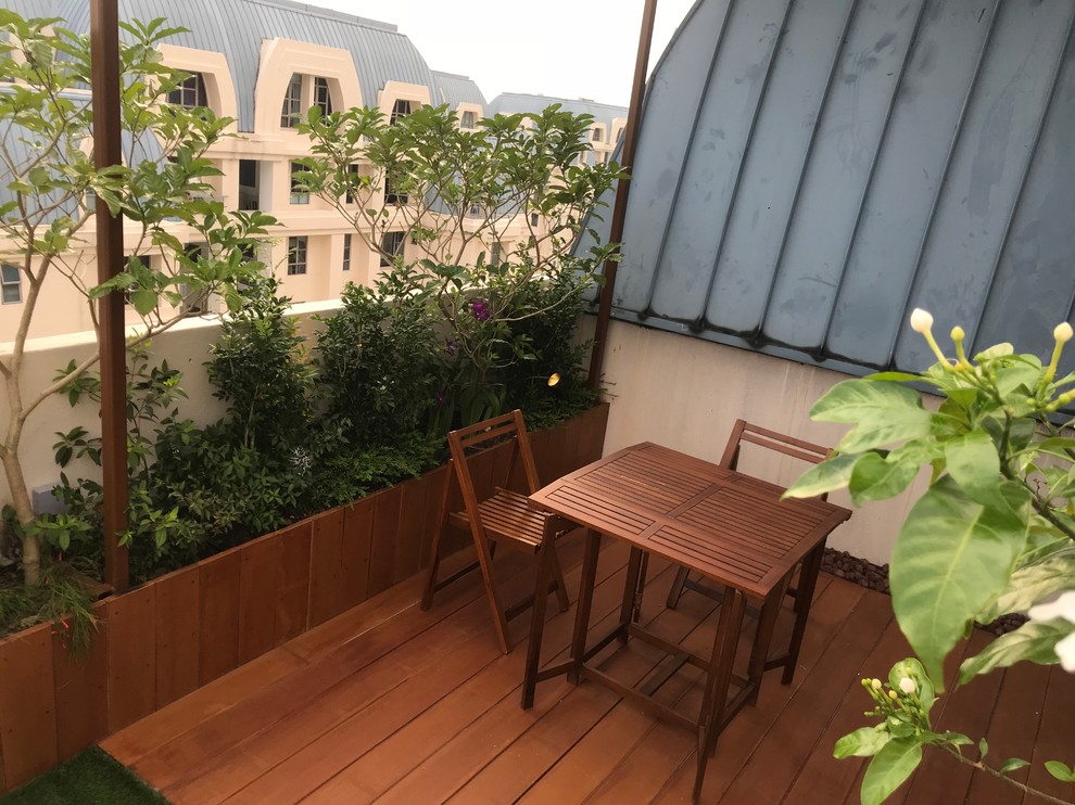 На фото: маленький балкон и лоджия в морском стиле для на участке и в саду