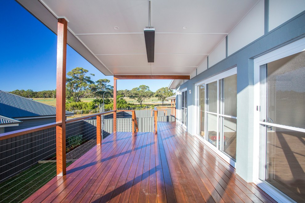 Inspiration for a mid-sized coastal balcony remodel in Wollongong with a roof extension