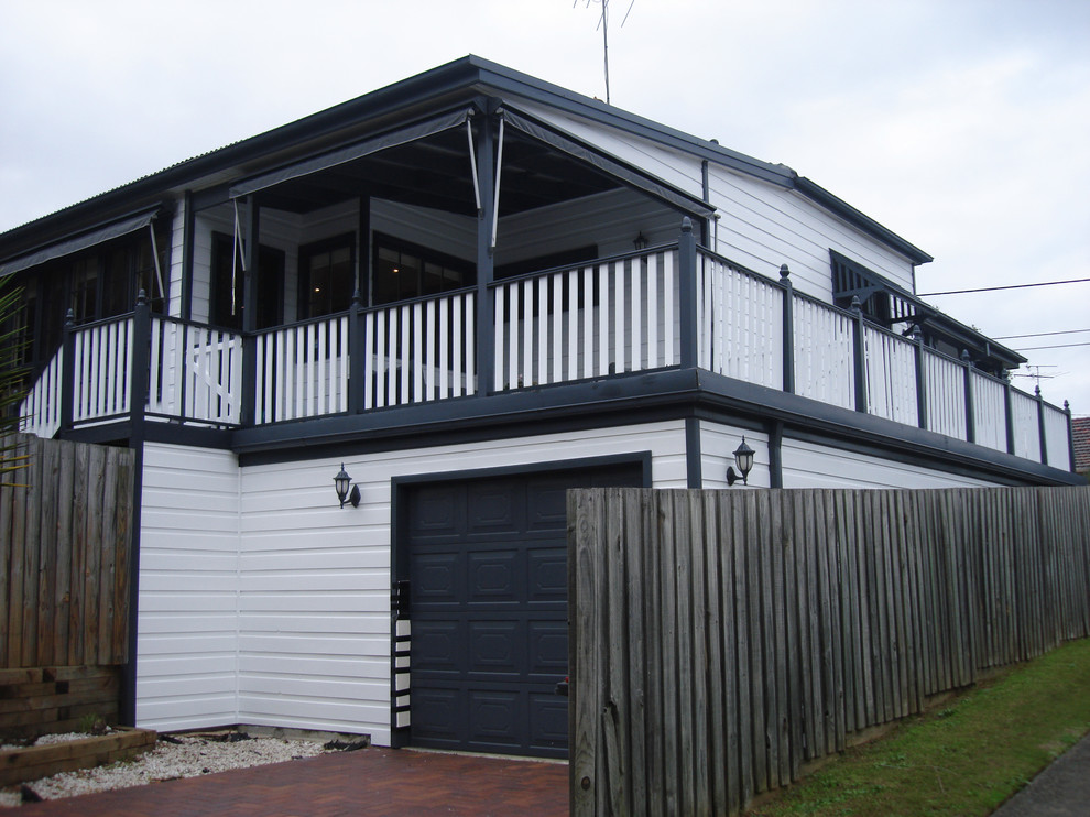 Источник вдохновения для домашнего уюта: балкон и лоджия среднего размера в морском стиле с деревянными перилами