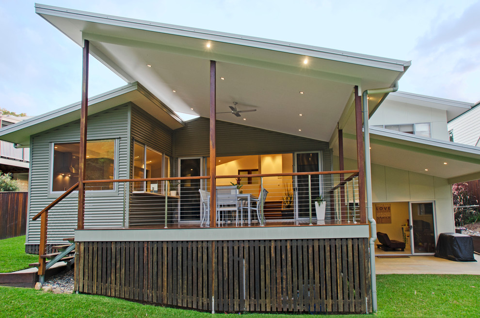 Inspiration for a medium sized contemporary balcony in Brisbane with a roof extension.