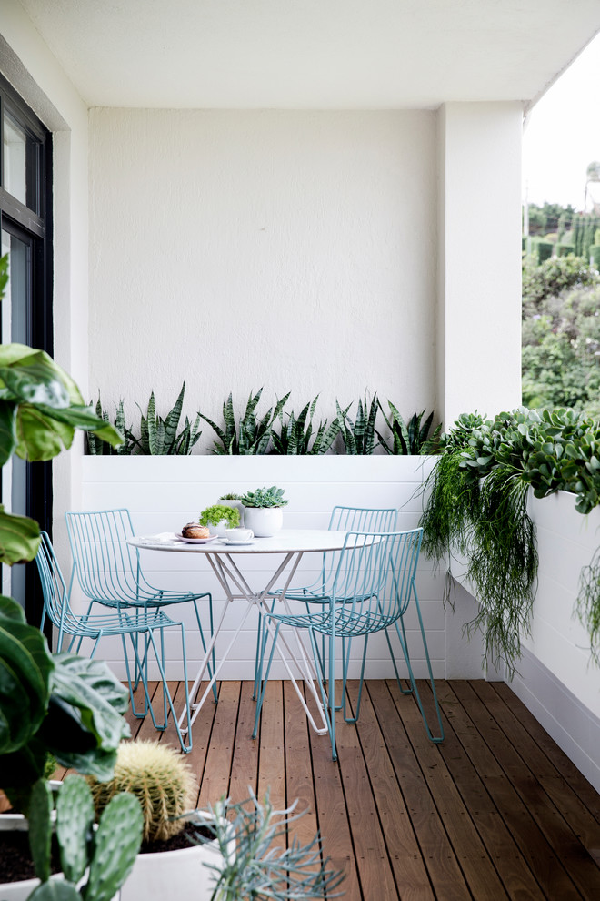 Inspiration for a contemporary balcony in Sydney.