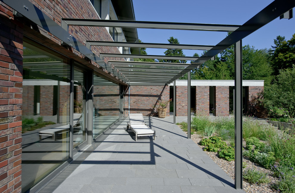 Design ideas for a large contemporary balcony in Bremen with a pergola.