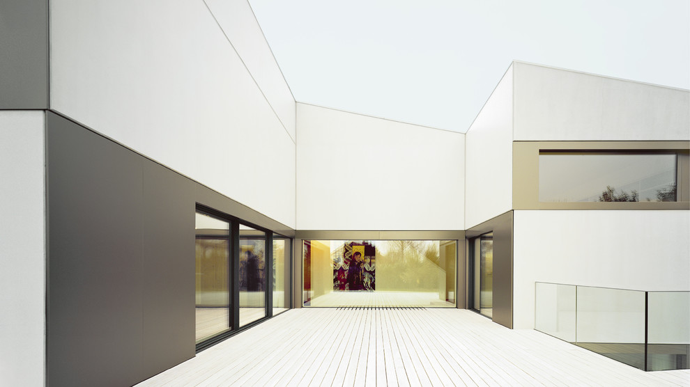 This is an example of an expansive contemporary balcony in Stuttgart with no cover.