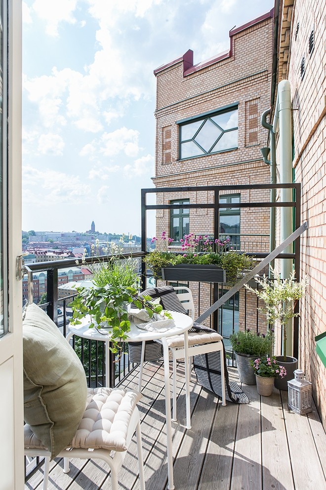 Inspiration for a large scandinavian balcony in Gothenburg.